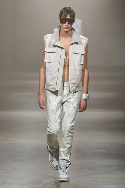 Look 22